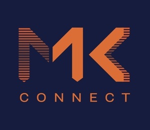 Logo avec lettres M et K écrites en orange sur fond bleu marine