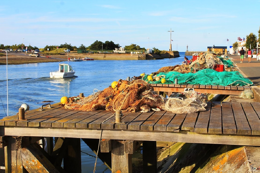 Potons d'accostage pour les bateaux de pêche de Courseulles-sur-Mer
