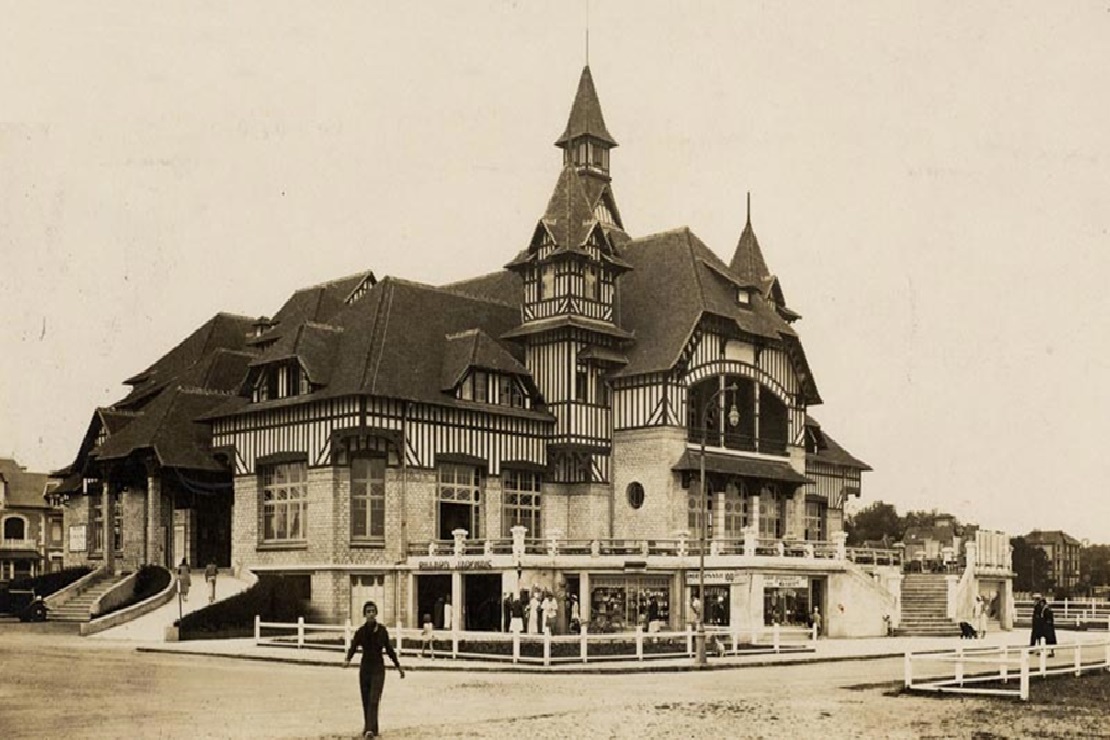 Vieil carte postale d'une ancienne maison